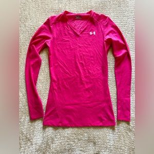 Under Armour women’s heat gear athletic shirt. Size medium but fits very tight.